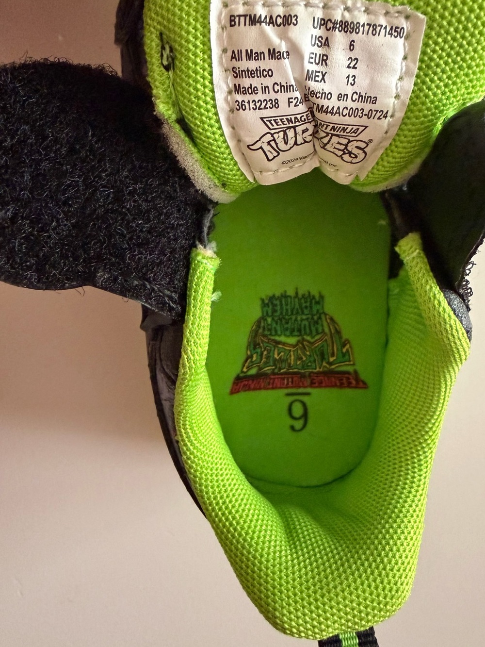 Kids Black & Neon Green Ninja Turtles Light-Up Sneakers Toddler 6 - Picture 2 of 9
